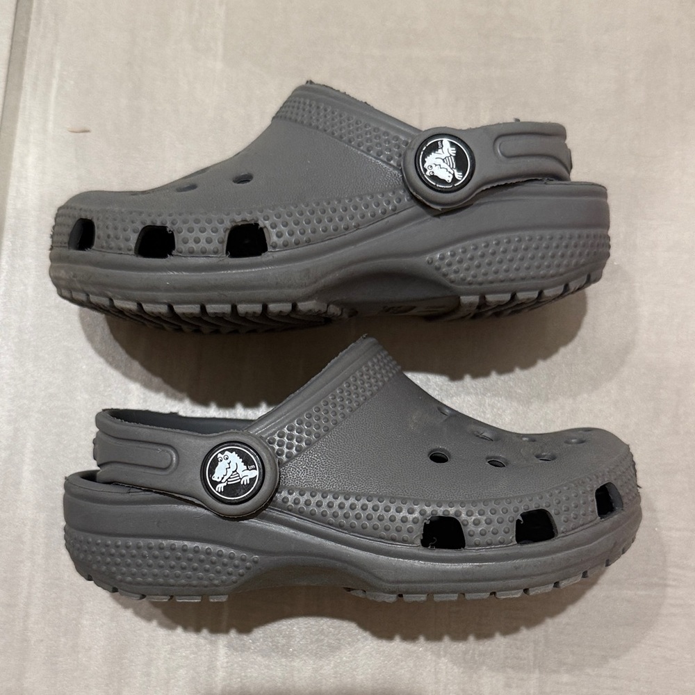 Crocs Kids Gray sz 8c toddler